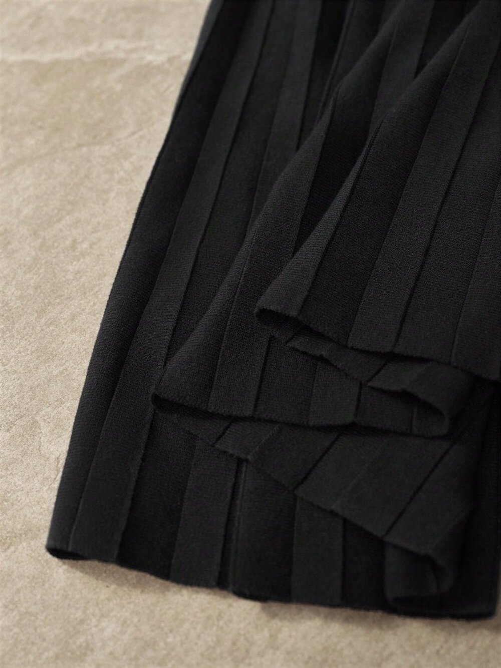Black Elegant Women's Contrast Trim Pleated Hem Sweater Dress - Picture 7 of 7